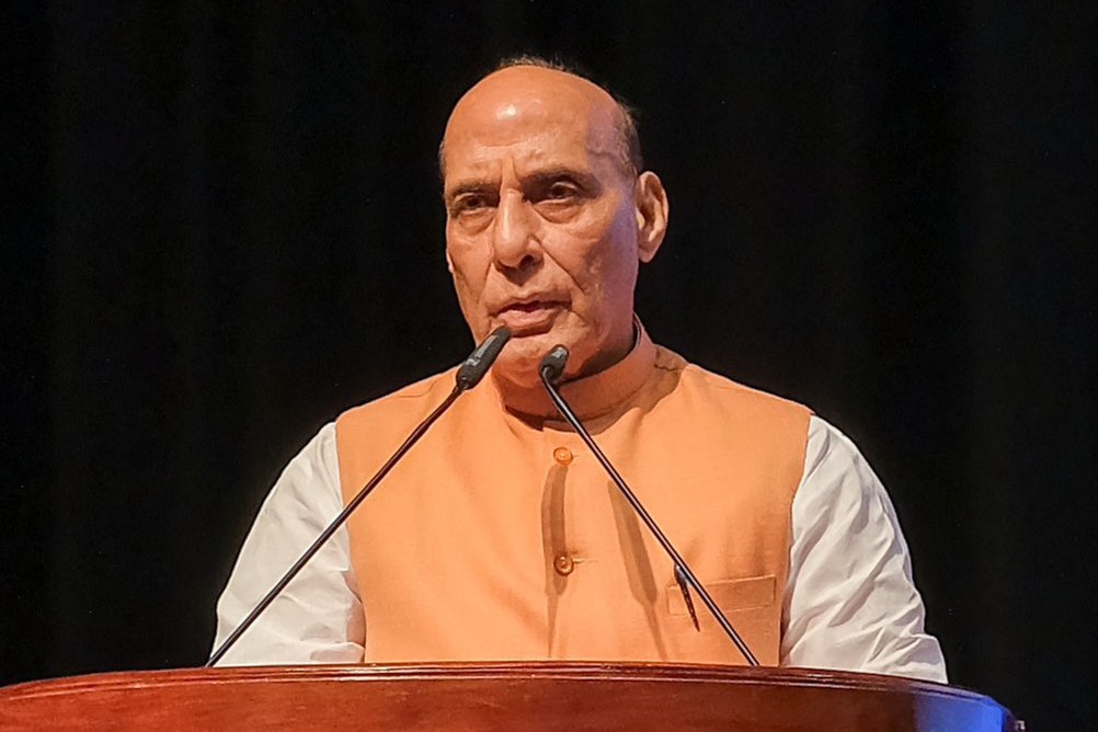 Read more about the article SCO में भारत का सख्त रुख: आतंकवाद पर दोहरा रवैया नहीं चलेगा, राजनाथ सिंह ने जॉइंट स्टेटमेंट पर साइन करने से किया इनकार; पाकिस्तान को भी दिया सख्त संदेश!