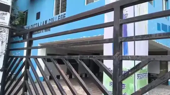 Read more about the article कोलकाता लॉ कॉलेज गैंगरेप केस: कानून की पढ़ाई कर रही छात्रा बनी बर्बरता की शिकार, मेडिकल रिपोर्ट में रेप की पुष्टि; घटना 25 जून की!