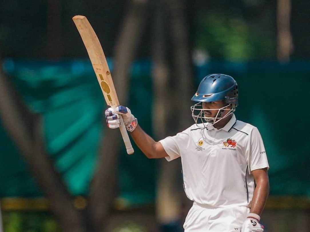 You are currently viewing भारत U-19 का इंग्लैंड के खिलाफ धमाकेदार आगाज़, पहले दिन बनाए 450/7 रन – कप्तान आयुष म्हात्रे का शानदार शतक, अभिज्ञान-राहुल की भी दिखी जबरदस्त साझेदारी!