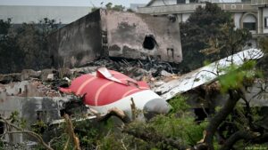 Read more about the article Air India हादसे में 270 मौतें, अब मुआवज़ा रोकने के आरोप! एअर इंडिया पर 1,050 करोड़ बचाने की साजिश का आरोप, पीड़ितों से मांगी संवेदनशील जानकारी; ब्रिटिश फर्म ने लगाए गंभीर आरोप!