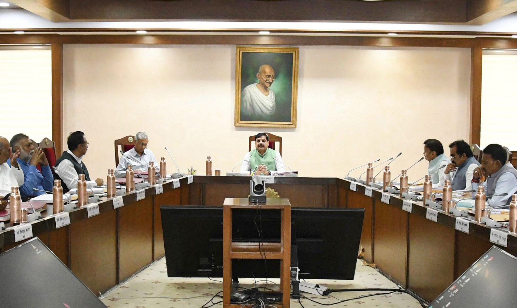 You are currently viewing मुख्यमंत्री डॉ. मोहन यादव का बड़ा ऐलान: 12 जुलाई को बहनों को मिलेगी दोहरी सौगात, रक्षाबंधन पर अतिरिक्त 250 रुपए;  गुरु पूर्णिमा पर भी होगा दो दिवसीय उत्सव!