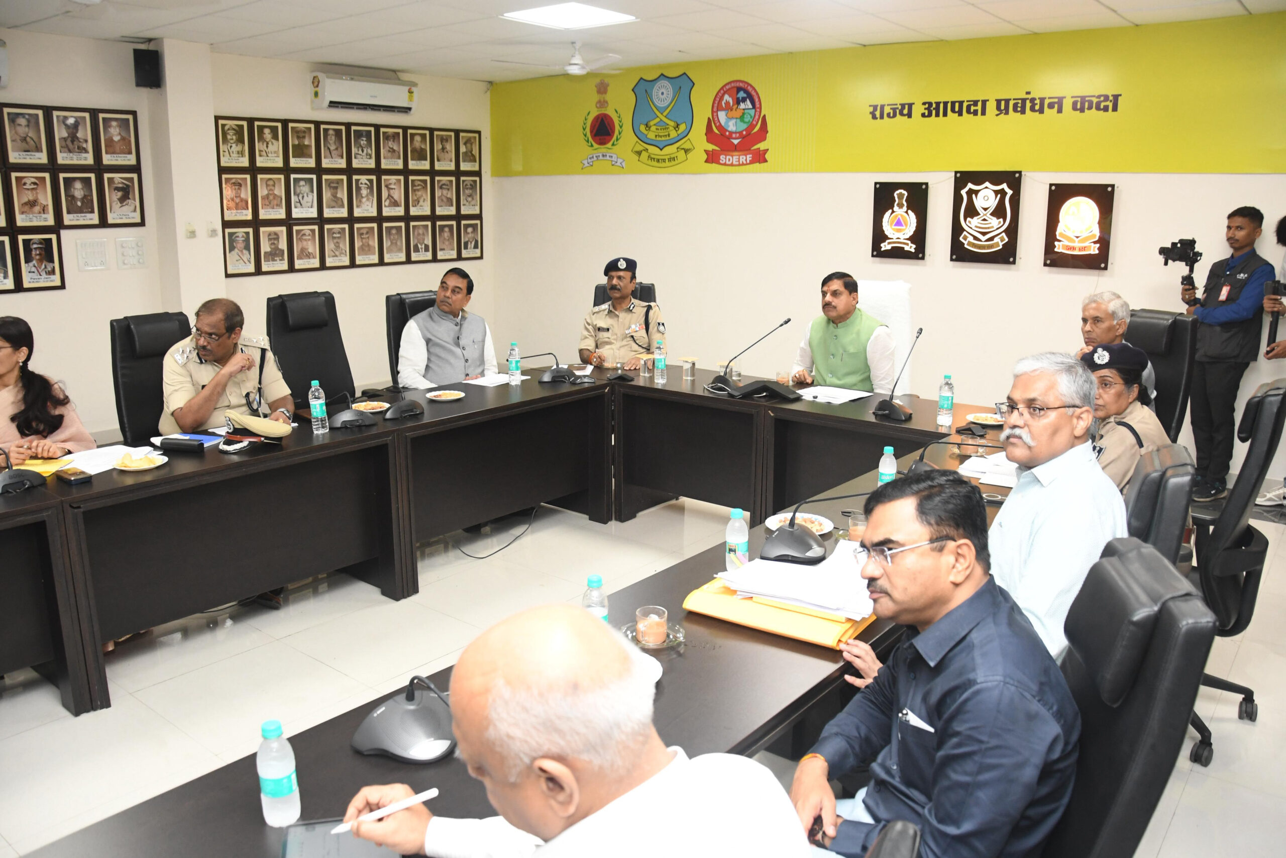 Read more about the article भारी बारिश से जूझता मध्यप्रदेश: मुख्यमंत्री ने आपदा राहत कार्यों की कमान संभाली, बोले- “हर नागरिक सुरक्षित रहे, यही सर्वोच्च प्राथमिकता”; CM ने 9 जिलों के रेस्क्यू ऑपरेशन्स का किया लाइव मॉनिटरिंग!