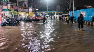 Read more about the article मध्यप्रदेश में मानसून फिर रफ्तार में, अगले 4 दिन भारी बारिश का अलर्ट; कई जिलों में जलभराव की स्थिति!