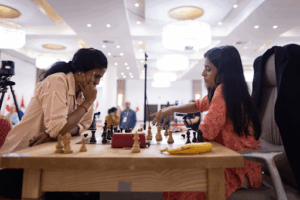 Read more about the article चेस वर्ल्ड कप में भारतीय महिला खिलाड़ियों का ऐतिहासिक प्रदर्शन, दिव्या देशमुख और कोनेरू हम्पी सेमीफाइनल में पहुँचीं
