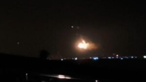 Read more about the article बोइंग एफ/ए-18 विमान उड़ान भरने के बाद आग की चपेट में आ गया