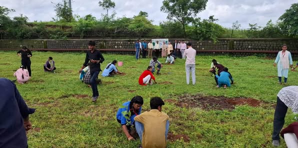 Read more about the article हरियाली की नई क्रांति: 23 लाख पौधों से महका मध्यप्रदेश, 7,800 महिलाएं बनेंगी पेड़ों की संरक्षक; 5 जून को विश्व पर्यावरण दिवस से शुरू था यह अभियान!