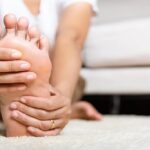 हाथ-पैर सुन्न होना, पीली पड़ती त्वचा और याददाश्त कमजोर… ये हैं विटामिन B12 की कमी के खतरनाक संकेत