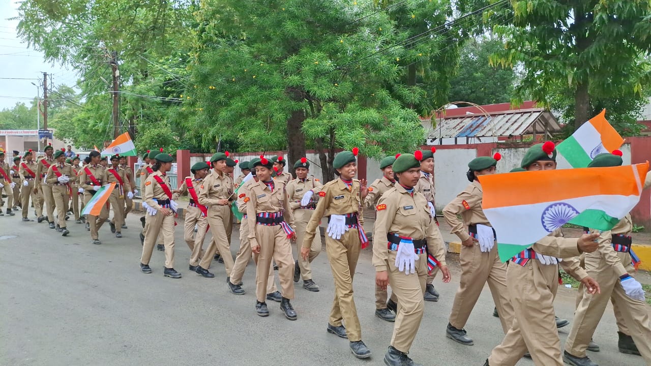 Read more about the article हर घर तिरंगा अभियान के अंतर्गत देश भक्ति की धुनों पर स्कूली बच्चों ने निकाली तिरंगा यात्रा