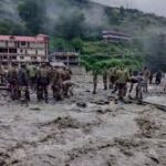 धराली बादल फटने की त्रासदी: 34 सेकेंड में जमींदोज हुआ गांव, 150 लोग लापता;  विशेषज्ञ बोले—देवदार पेड़ बचा सकते थे तबाही, फिर से जंगल बनाने की सिफारिश!