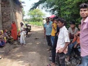 Read more about the article शादी से इनकार पर बेरहमी से मारी गई होनहार बेटी: जबलपुर के सकरा गांव में दिल दहला देने वाली वारदात, राकेश छत काटकर घर में घुसा और कुल्हाड़ी से मार डाला; आरोपी अब भी फरार!