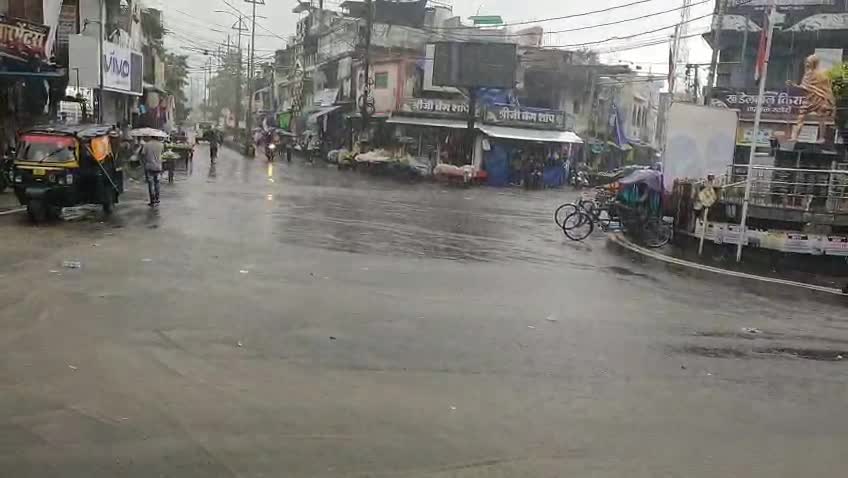 Read more about the article मध्यप्रदेश में मानसून मेहरबान, कई जिलों में बारिश का कोटा पूरा: चित्रकूट में मंदाकिनी उफान पर, ग्वालियर-छतरपुर समेत 8 जिलों में अलर्ट!