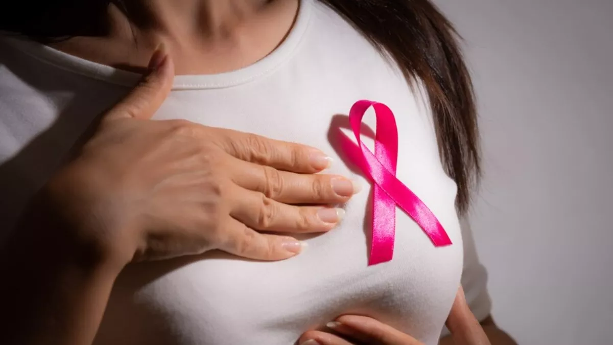 Read more about the article ब्रेस्ट कैंसर की जल्दी पहचान से बढ़ जाती है जिंदगी बचाने की संभावना, घर पर ऐसे करें जांच