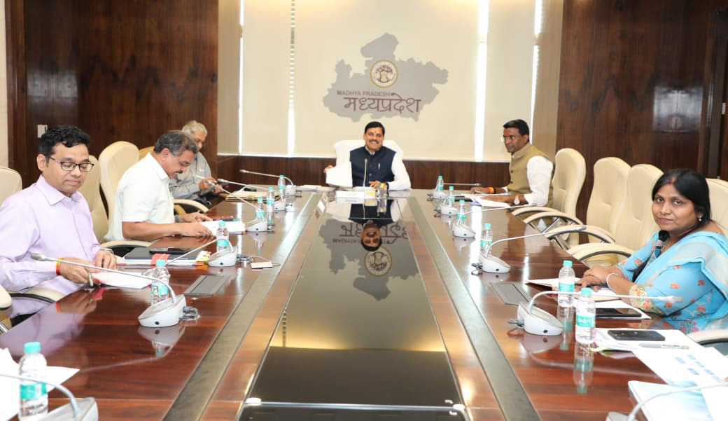 Read more about the article पर्यावरण की शुद्धता पर सीएम मोहन यादव सख्त, बोले – “स्वच्छ पर्यावरण सिर्फ सरकार नहीं, समाज की भी जिम्मेदारी”: उज्जैन–जबलपुर में जल्द खुलेगा जू कम रेस्क्यू सेंटर, भोपाल के बड़े तालाब में चलेंगे शिकारे!