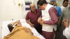 Read more about the article इंदौर में बेकाबू ट्रक का कहर: तीन की मौत, 12 घायल; सीएम मोहन यादव पहुंचे अस्पताल, अधिकारियों पर गिरी गाज