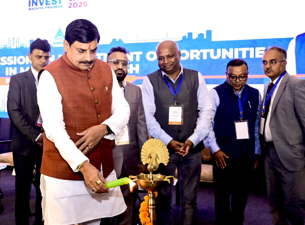 You are currently viewing “मध्यप्रदेश सिर्फ देश का दिल नहीं, संभावनाओं का केंद्र है”— CM मोहन यादव ने गुवाहाटी में निवेशकों से किया बड़ा आह्वान, कहा – आएं, देखें और निवेश करें देश के दिल में!