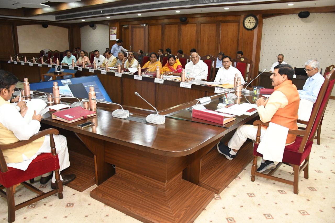 Read more about the article मध्यप्रदेश मंत्रि-परिषद ने लिया ऐतिहासिक निर्णय: अल्पावधि फसल ऋण पर 0% ब्याज, 810 नए स्वास्थ्य पद और SDG पुरस्कार योजना की मंजूरी दी!