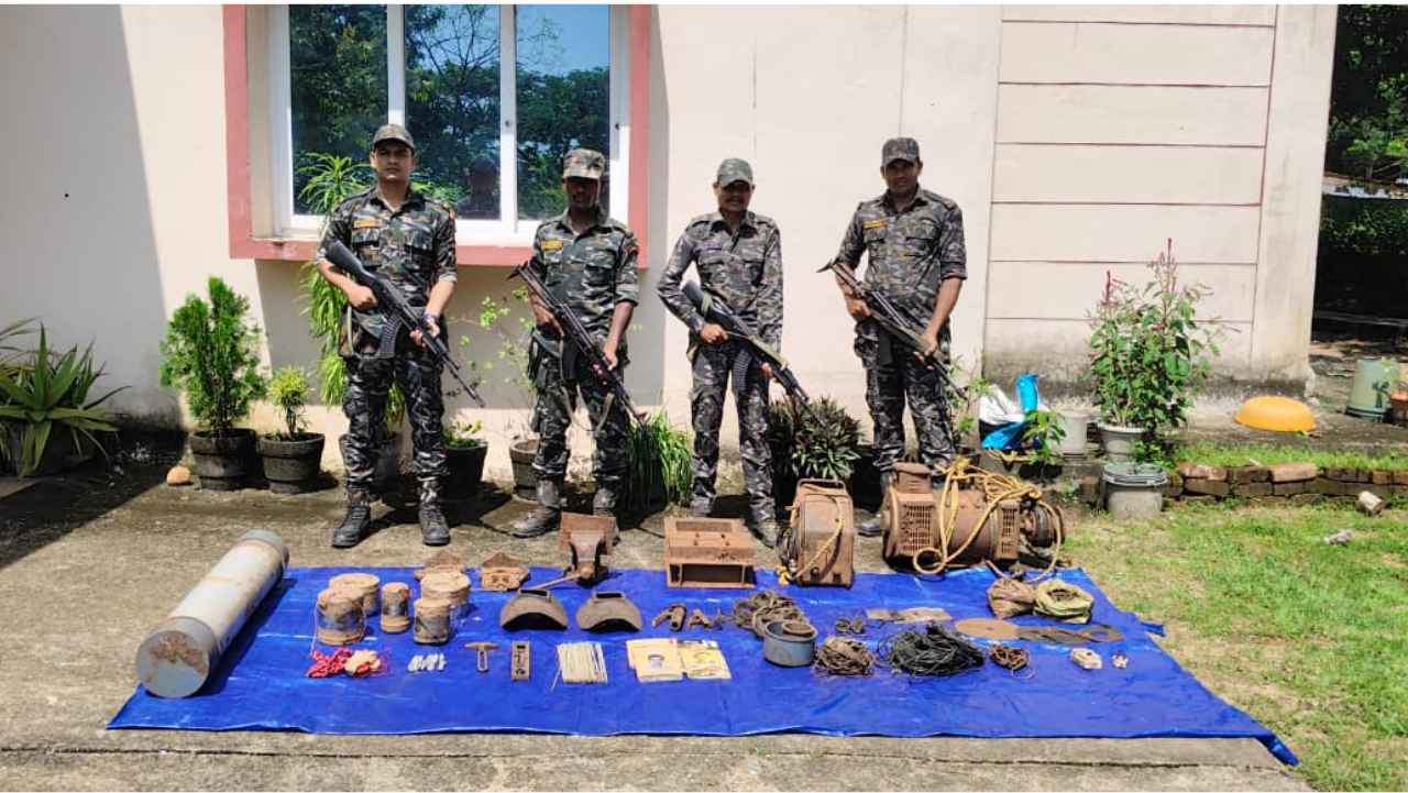 Read more about the article मलकानगिरी में नक्सली बंदूक फैक्ट्री का पर्दाफाश, पुलिस ने विस्फोटक और हथियार बनाने का सामान किया बरामद