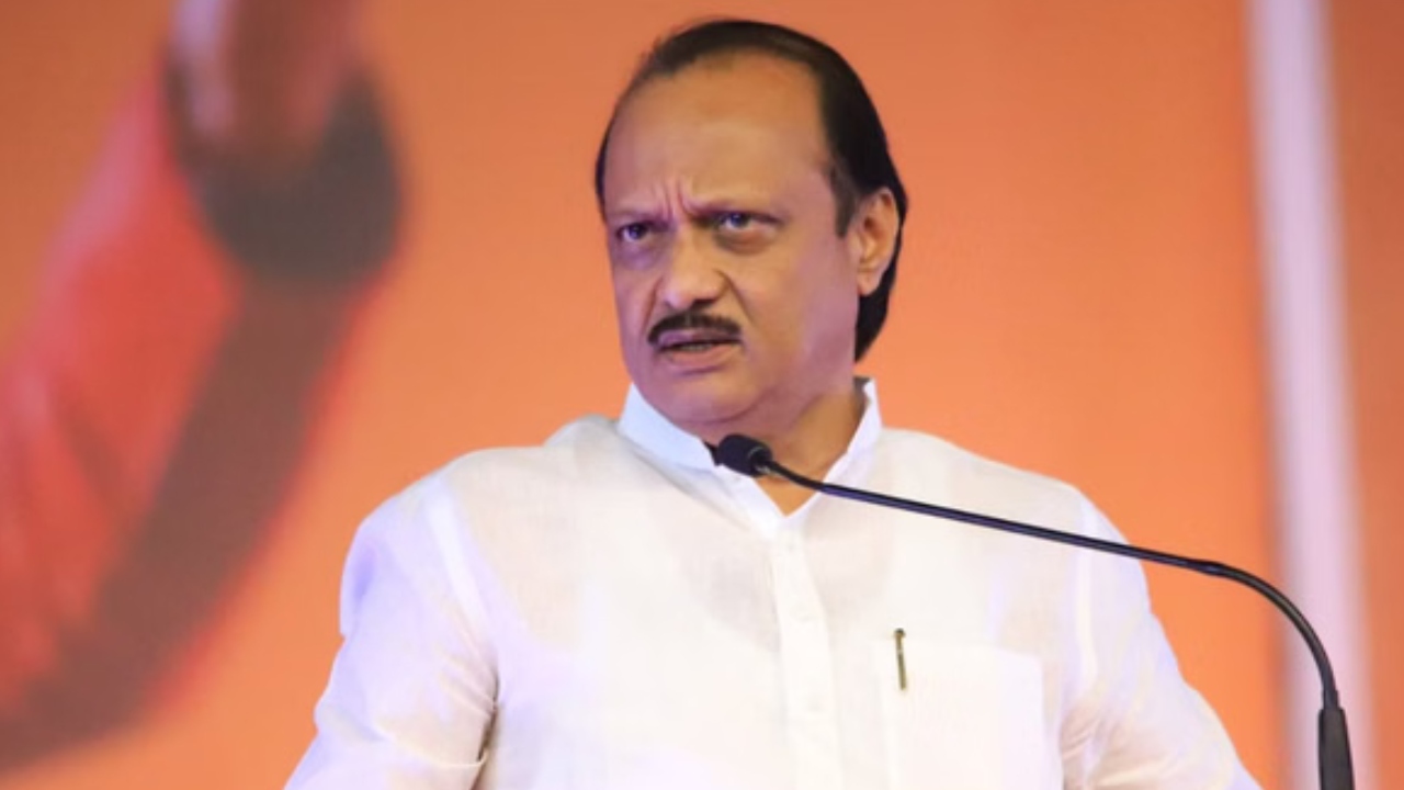 Read more about the article महाराष्ट्र में डिप्टी सीएम पद को लेकर हलचल तेज, CM फडणवीस से मिले NCP के नेता, अजित पवार के विभागों पर ठोका दावा