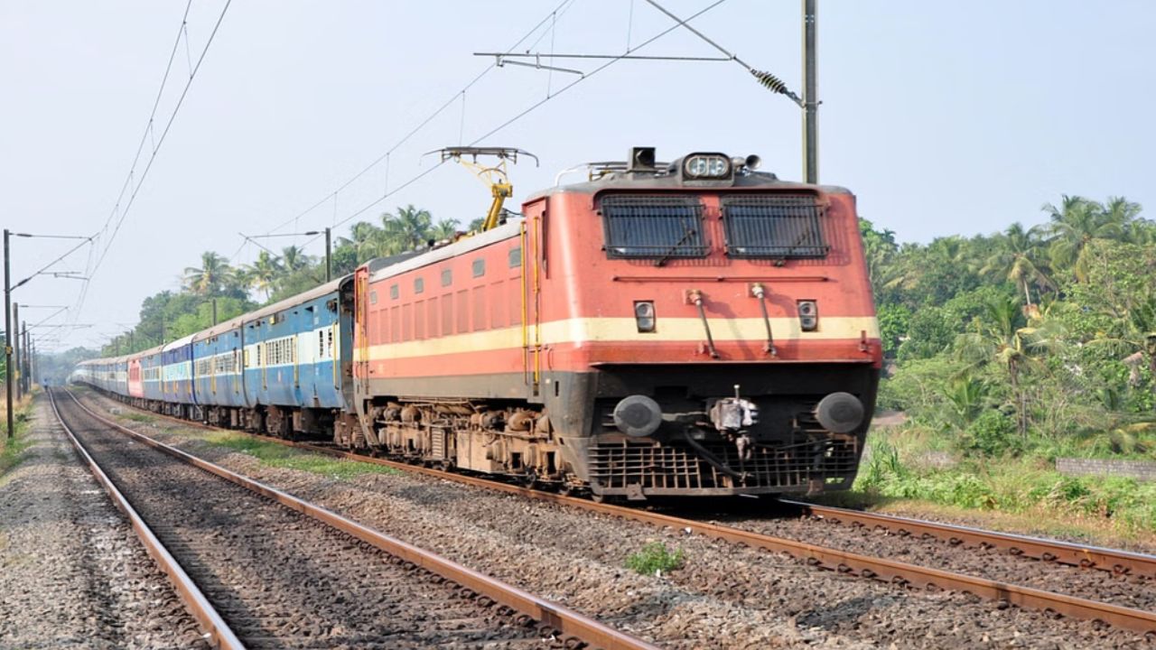 Read more about the article Holi Special Train: होली पर रेल यात्रियों का सफर होगा आसान, भोपाल-रीवा के बीच चलेंगी 5 स्पेशल ट्रेन, ये है शेड्यूल