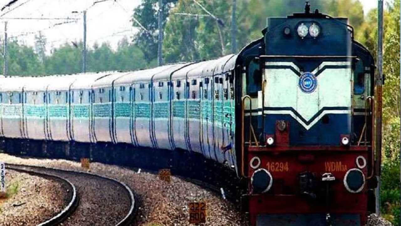 You are currently viewing Holi Special Train: होली पर इंदौर-खड़की के बीच चलेगी स्पेशल ट्रेन, 4 मार्च से शुरू होगा संचालन