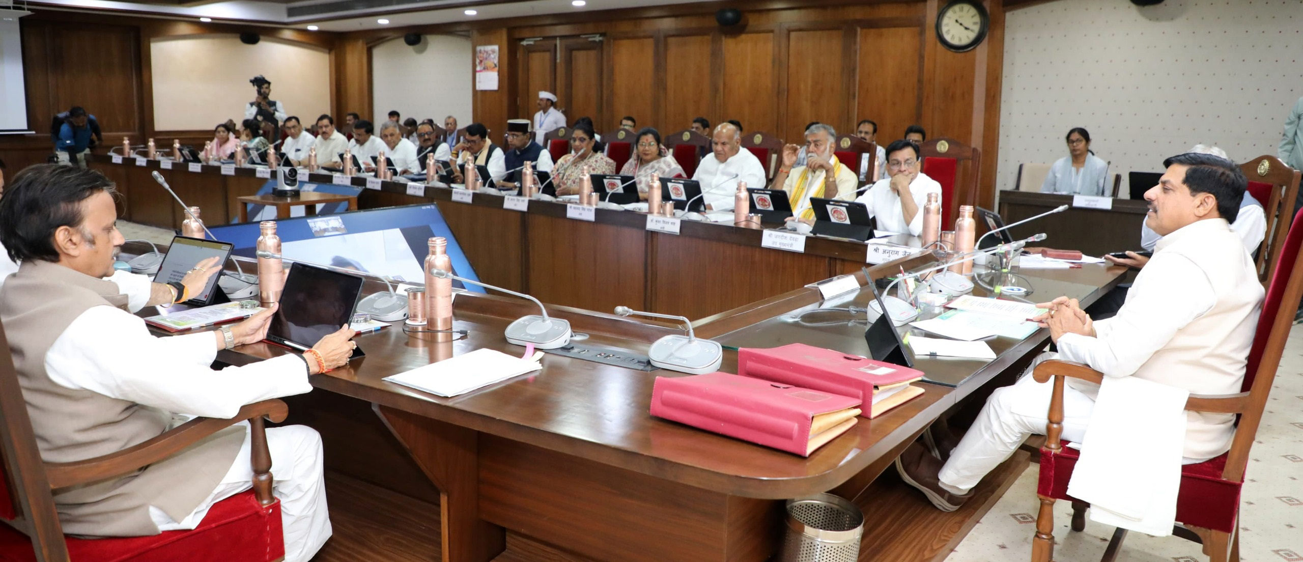 Read more about the article MP Cabinet Update: DA में बढ़ोतरी से कर्मचारियों को राहत, 6940 करोड़ के इंफ्रास्ट्रक्चर प्रोजेक्ट मंजूर; 4500 हेक्टेयर में सिंचाई सुविधा मिलेगी