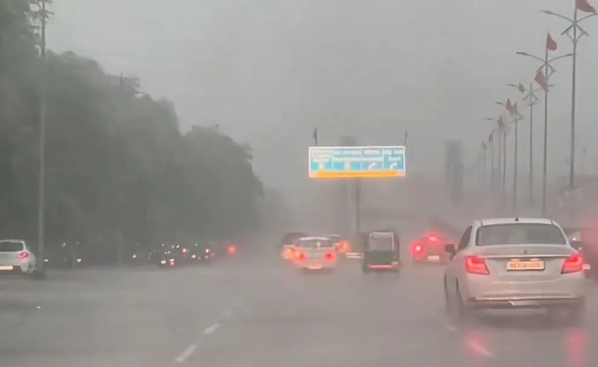 Read more about the article मध्य प्रदेश में बदला मौसम: कहीं तेज बारिश, कहीं धूल भरी आंधी; ओले गिरने की भी चेतावनी, 18 जिलों में अलर्ट जारी