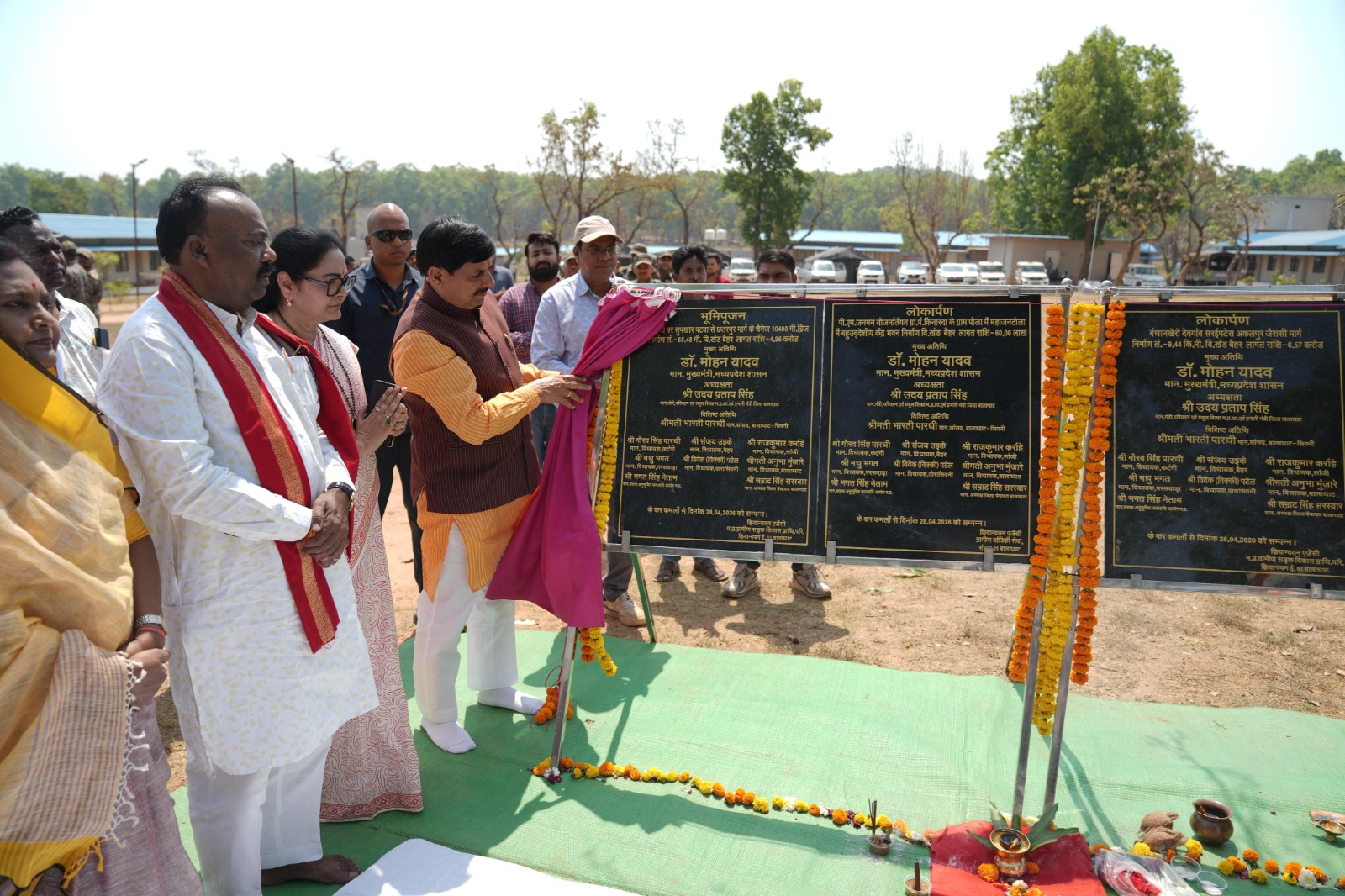 You are currently viewing MP में 100 साल बाद जंगली भैंसों की वापसी: कान्हा में असम के काजीरंगा नेशनल पार्क से लाए गए भैंसे, CM मोहन यादव ने किया शुभारंभ