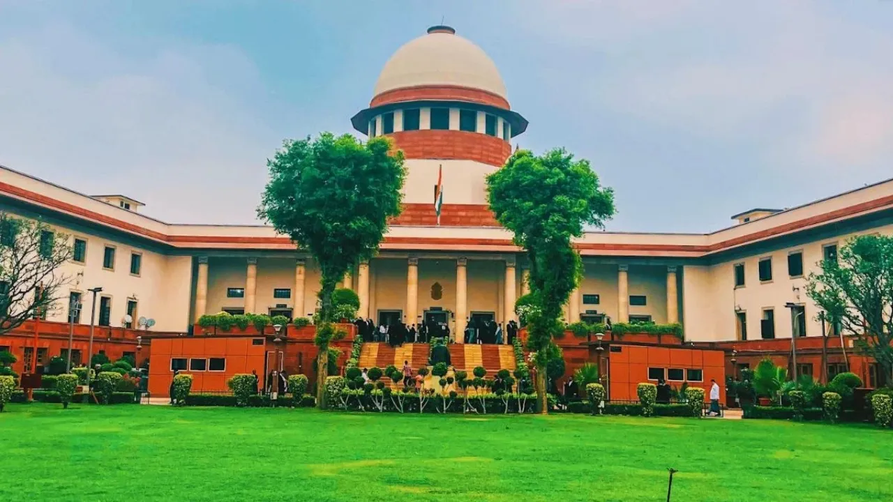 You are currently viewing क्या पत्नी से बात न करना अपराध है? 13 दिन नहीं की बात तो पति को हुई थी जेल, SC ने बदला HC का फैसला