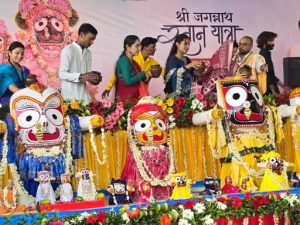 Read more about the article जगन्नाथ स्नान यात्रा संपन्न: पंचामृत और पवित्र नदियों के जल से हुआ अभिषेक, अब 15 दिन अनवसर में रहेंगे भगवान