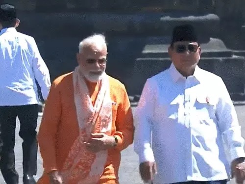You are currently viewing इंडोनेशिया के ऐतिहासिक प्रम्बानन मंदिर पहुंचे पीएम मोदी, शिव से जुड़ाव का किया जिक्र; भारत-इंडोनेशिया के बीच बड़ा रक्षा समझौता