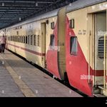 सुप्रीम कोर्ट का बड़ा फैसला: टिकट न मिलने पर भी नहीं रुकेगा रेलवे मुआवजा, ‘सेकेंड क्लास यात्री’ शब्द पर जताई आपत्ति