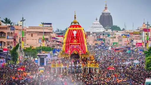 You are currently viewing पुरी रथयात्रा में 10 लाख से अधिक श्रद्धालु पहुंचे, दो श्रद्धालुओं की मौत; सरकार ने भगदड़ की खबरों से किया इनकार