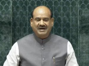 Read more about the article संसद में पेपर लीक कानून पर आज बड़ी बहस: स्पीकर की सदन चलाने की अपील, राहुल-प्रियंका दोपहर में रखेंगे पक्ष
