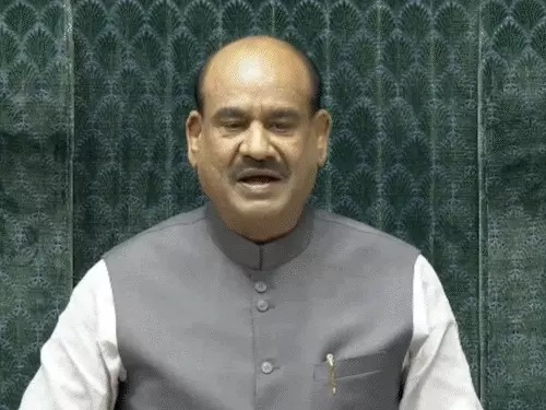 You are currently viewing संसद में पेपर लीक कानून पर आज बड़ी बहस: स्पीकर की सदन चलाने की अपील, राहुल-प्रियंका दोपहर में रखेंगे पक्ष