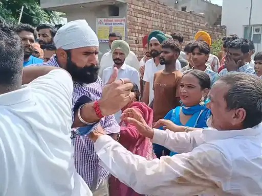 You are currently viewing शादी समारोह में दुल्हन के धर्म पिता की गिरफ्तारी, परिजनों ने लगाया मारपीट का आरोप