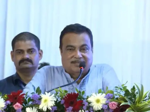 गडकरी बोले- अब नई पीढ़ी को जिम्मेदारी देने का समय, बयान के बाद सियासी हलचल तेज