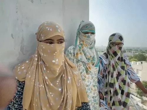 You are currently viewing पंजाब में पानी की टंकी पर चढ़ीं 3 युवतियां, शादी का वादा कर संबंध बनाने का आरोप