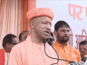 Read more about the article मथुरा में जन्माष्टमी का उल्लास: CM योगी ने कृष्ण जन्मभूमि में की पूजा, ब्रज को भव्य स्वरूप देने का दिया भरोसा